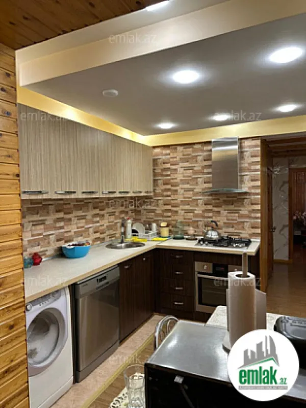 Satılır 4 otaqlı köhnə tikili 110 m²