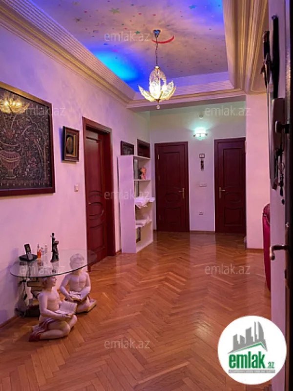 Satılır 4 otaqlı yeni tikili 170 m²
