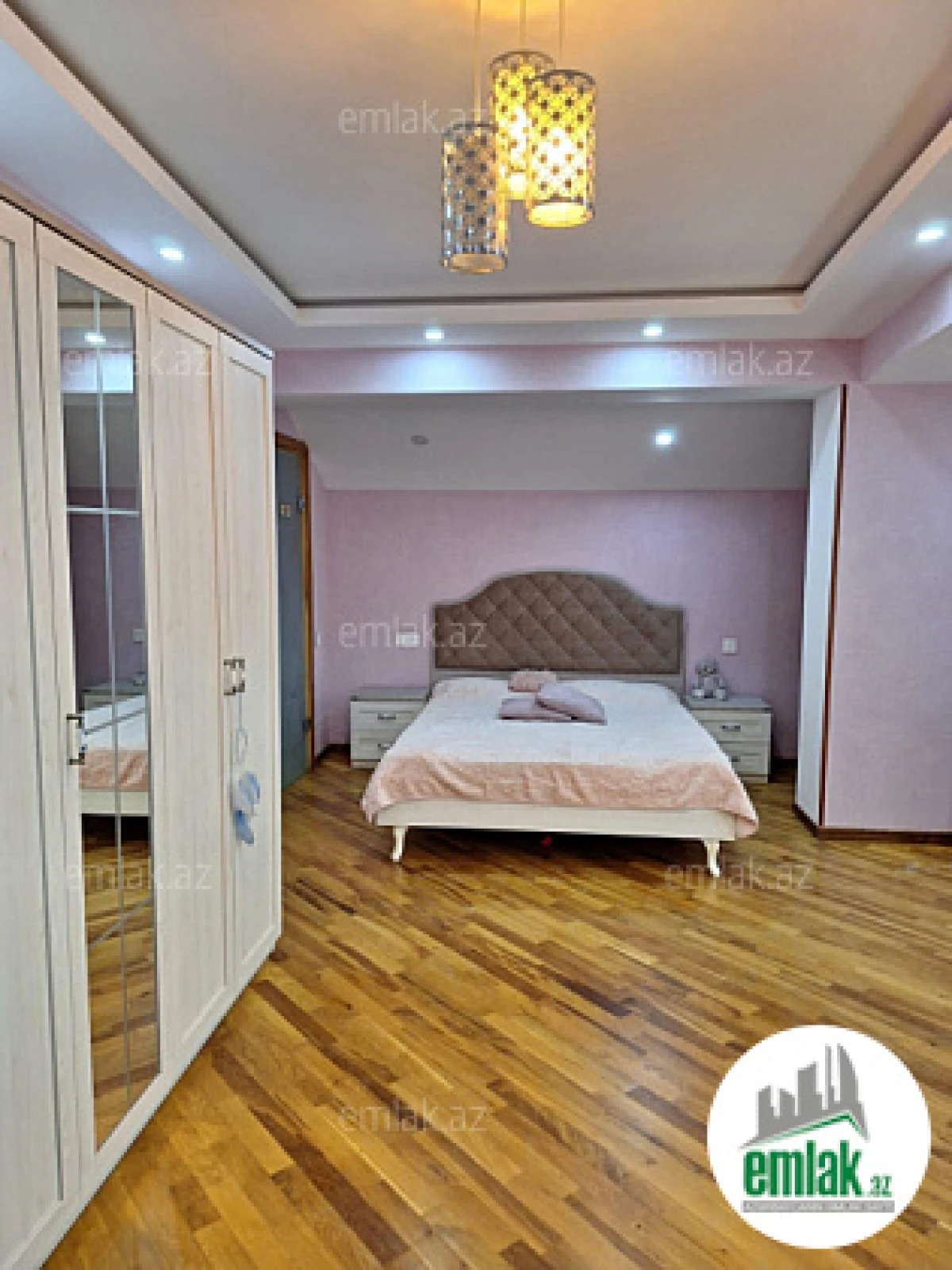 Satılır 5 otaqlı yeni tikili 270 m²