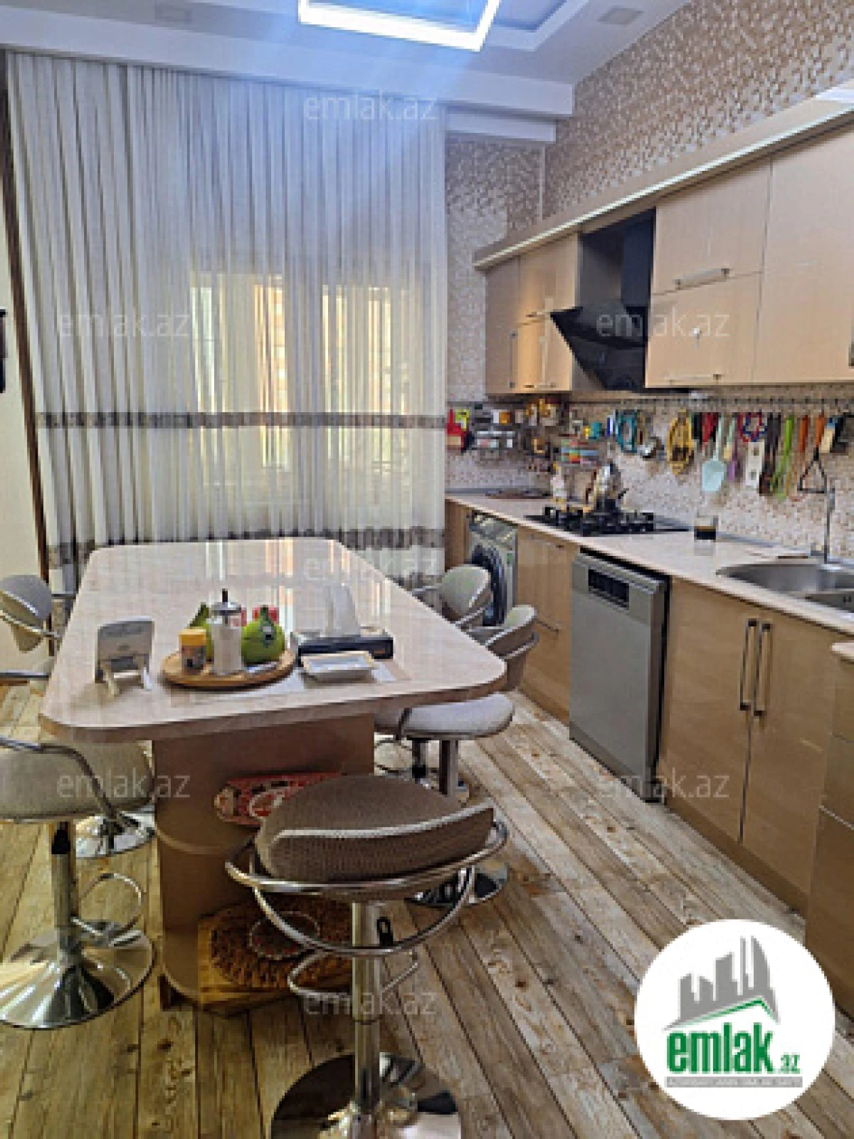 Satılır 5 otaqlı yeni tikili 270 m²