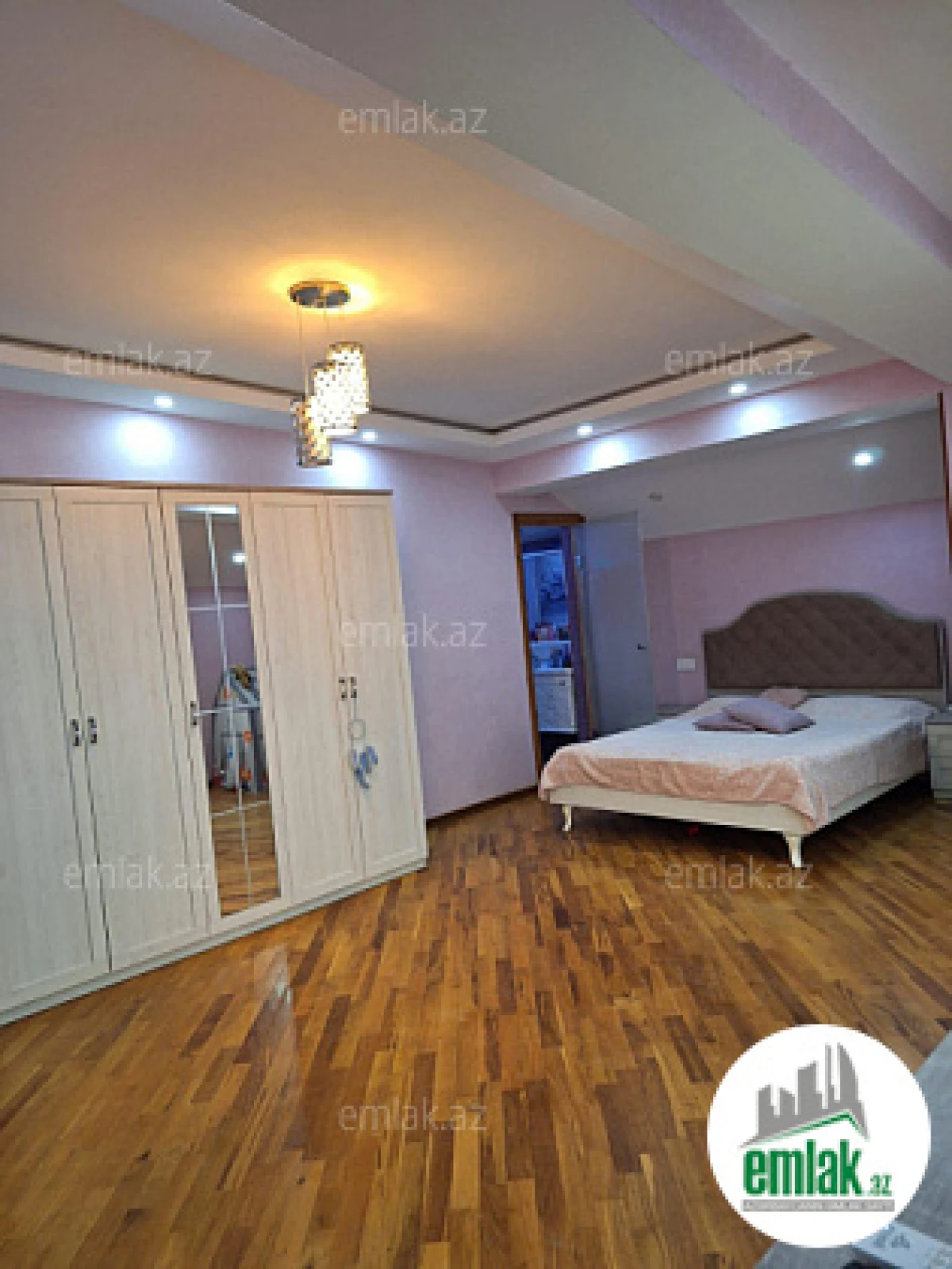 Satılır 5 otaqlı yeni tikili 270 m²