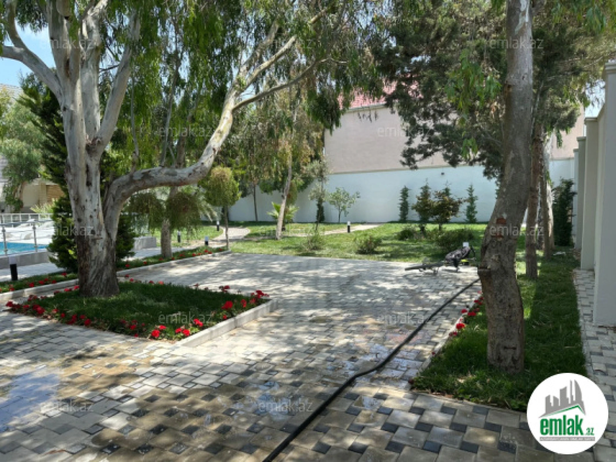 Satılır 6 otaqlı həyət evi 270 m²