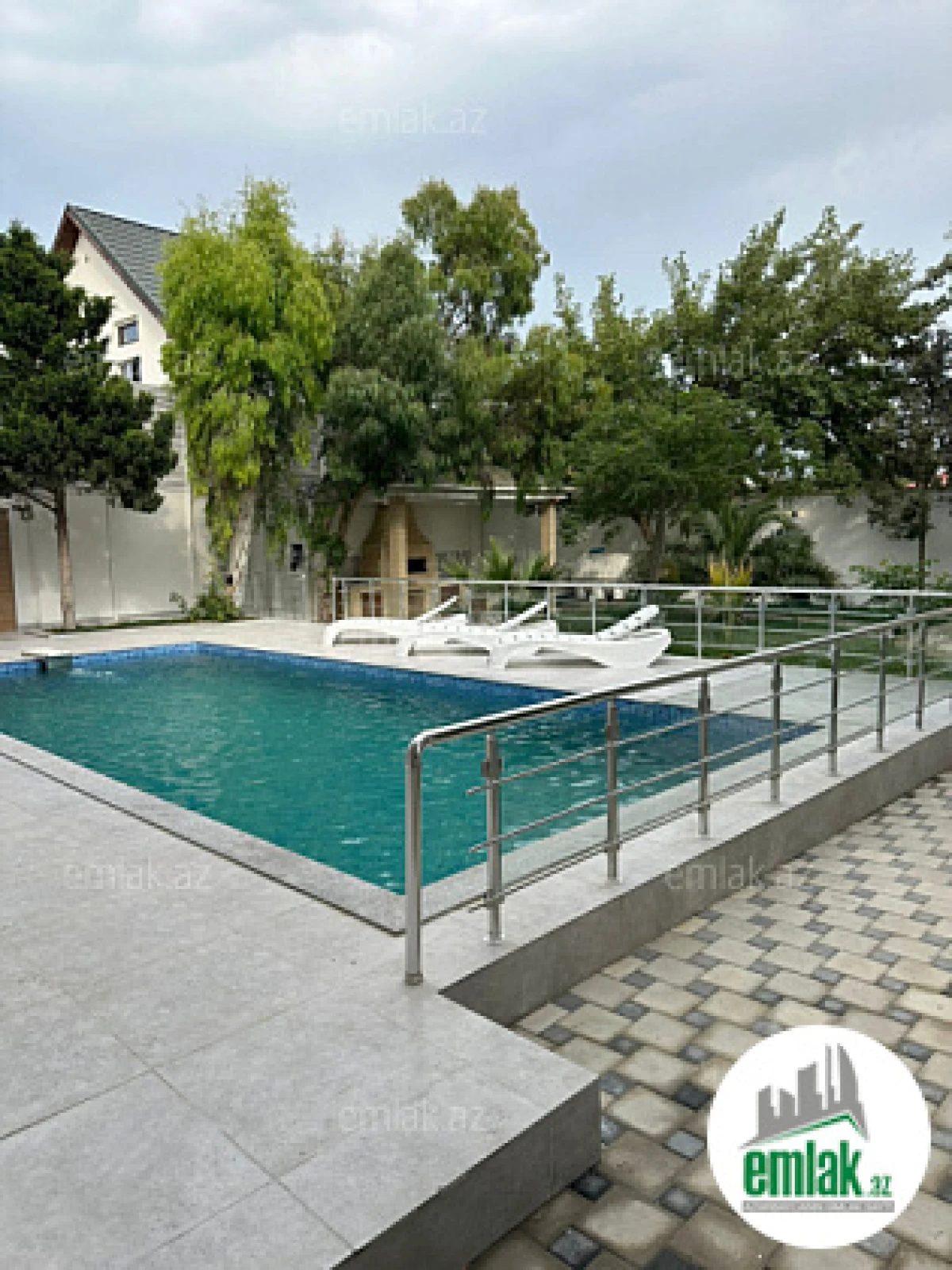 Satılır 6 otaqlı həyət evi 270 m²