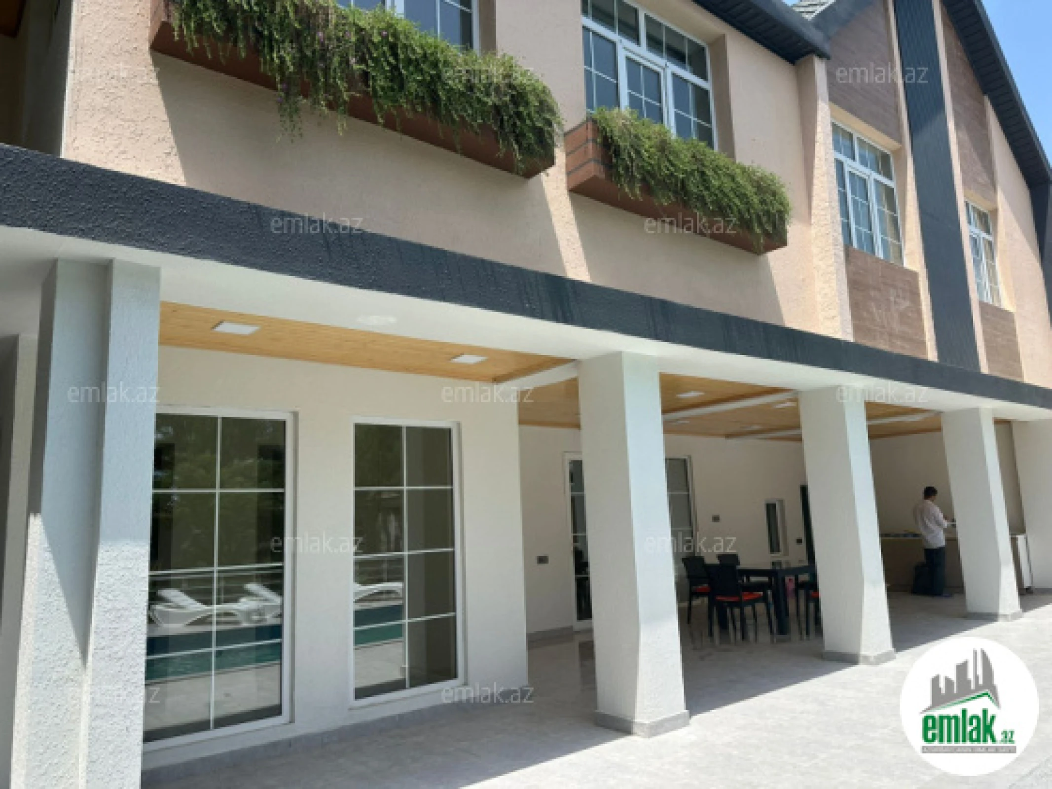 Satılır 6 otaqlı həyət evi 270 m²