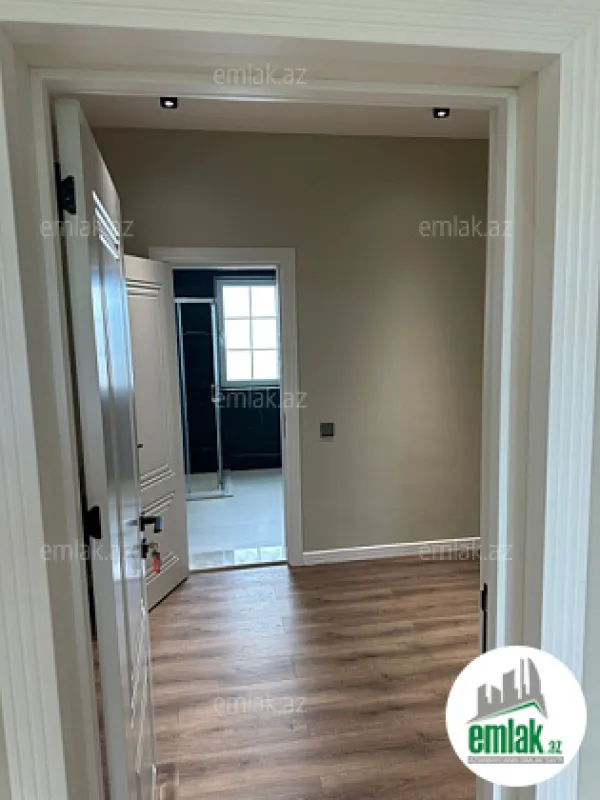 Satılır 6 otaqlı həyət evi 270 m²