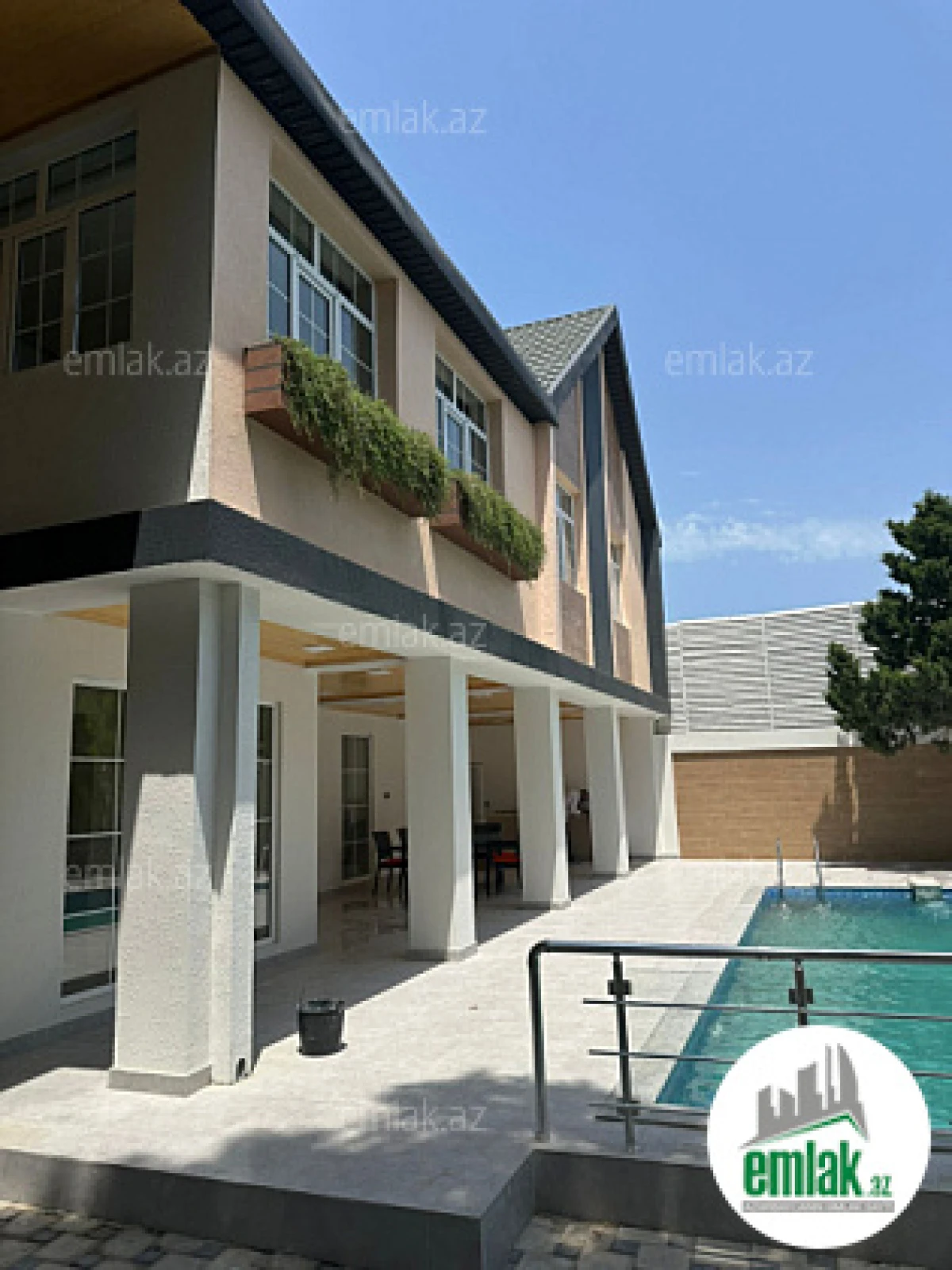 Satılır 6 otaqlı həyət evi 270 m²
