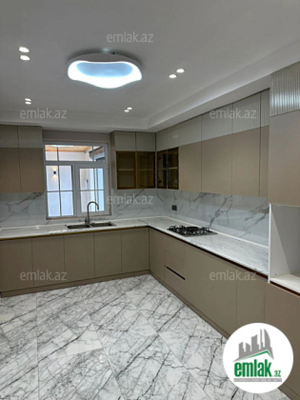 Satılır 6 otaqlı həyət evi 270 m²