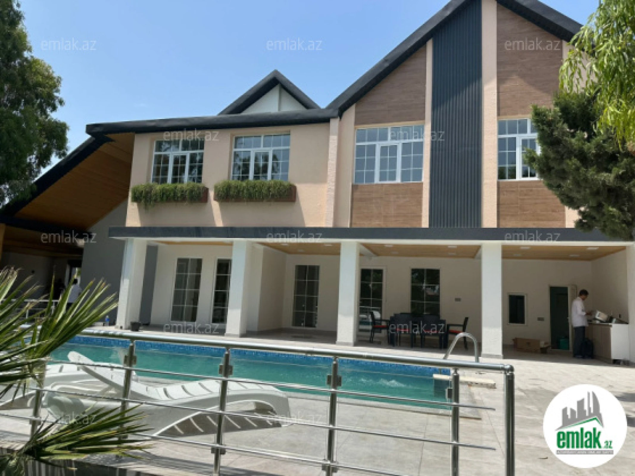 Satılır 6 otaqlı həyət evi 270 m²