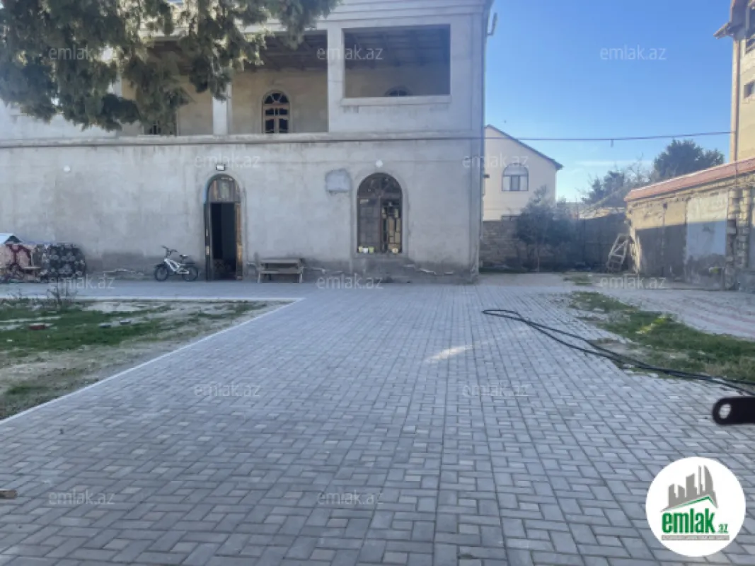 Satılır 8 otaqlı mənzil 420 m²