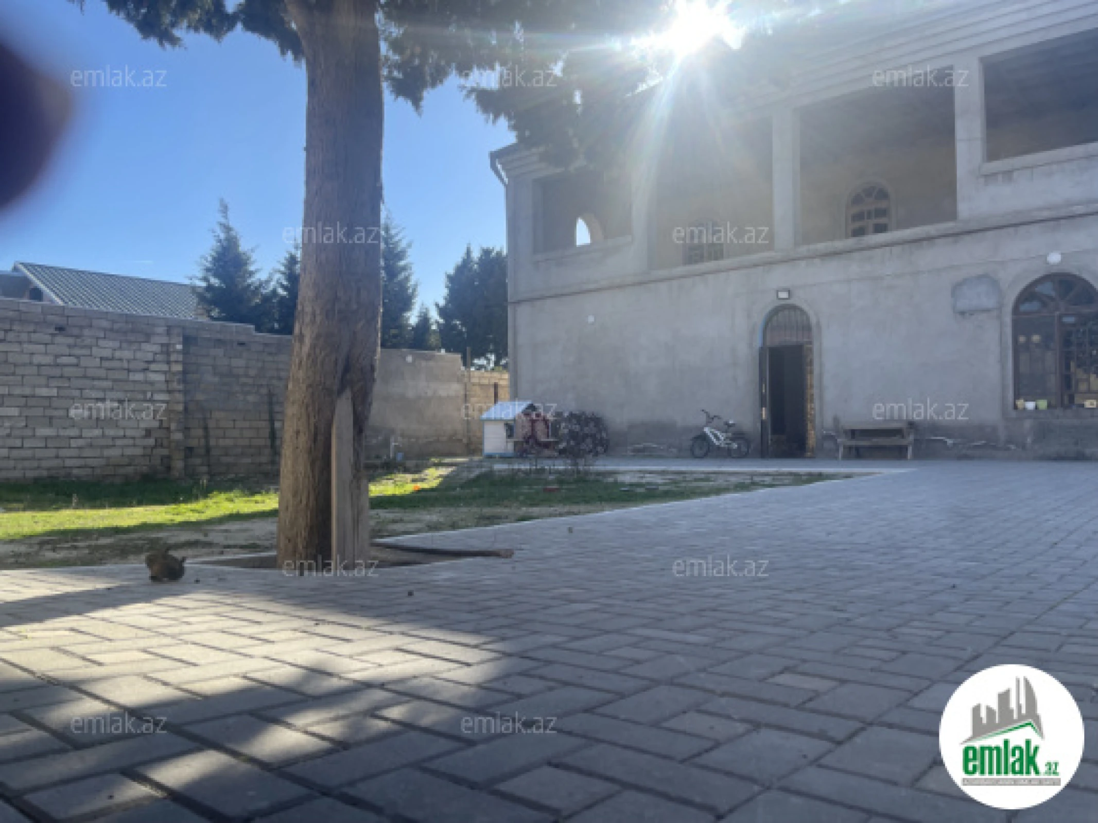 Satılır 8 otaqlı mənzil 420 m²