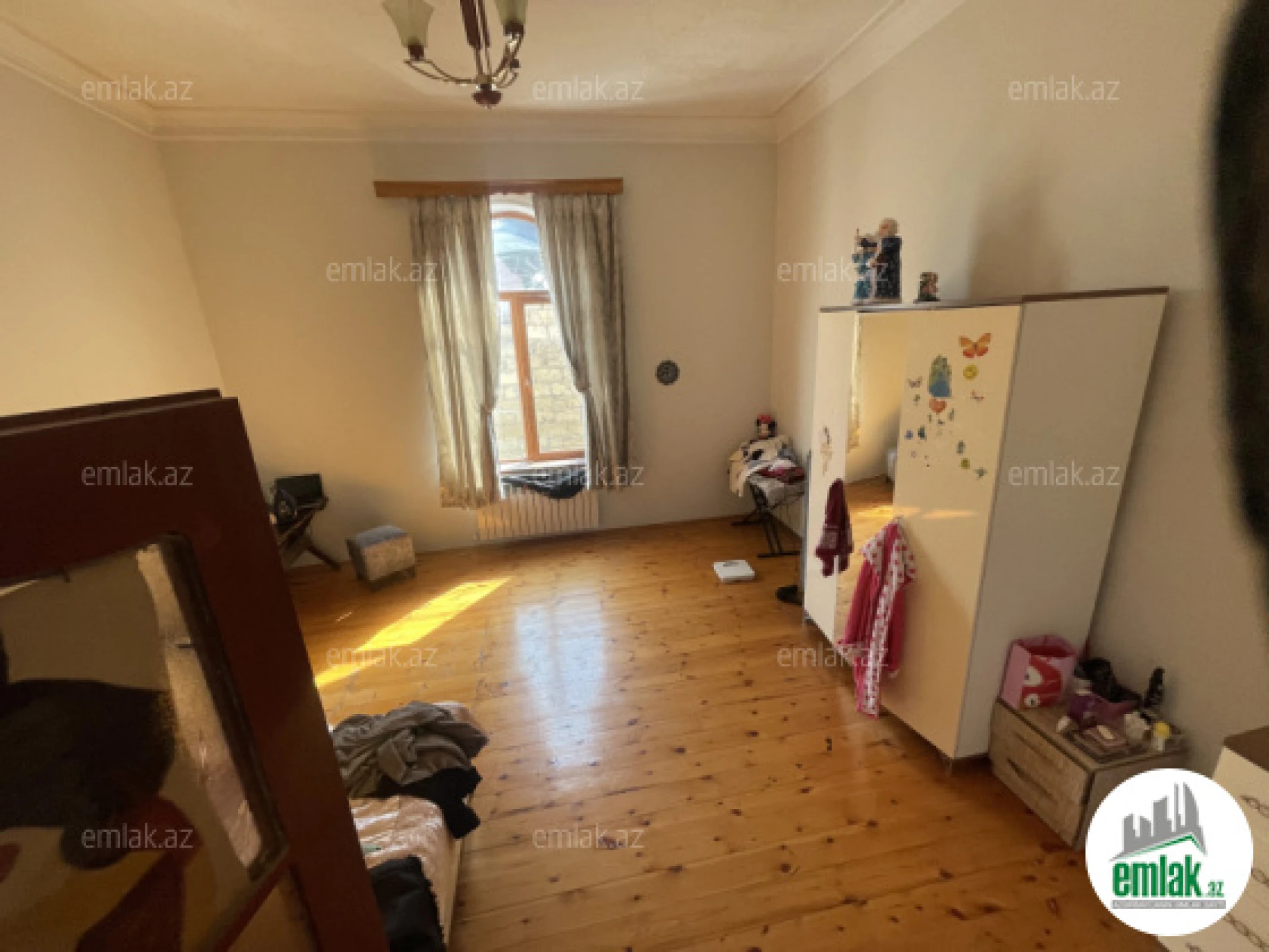 Satılır 8 otaqlı mənzil 420 m²