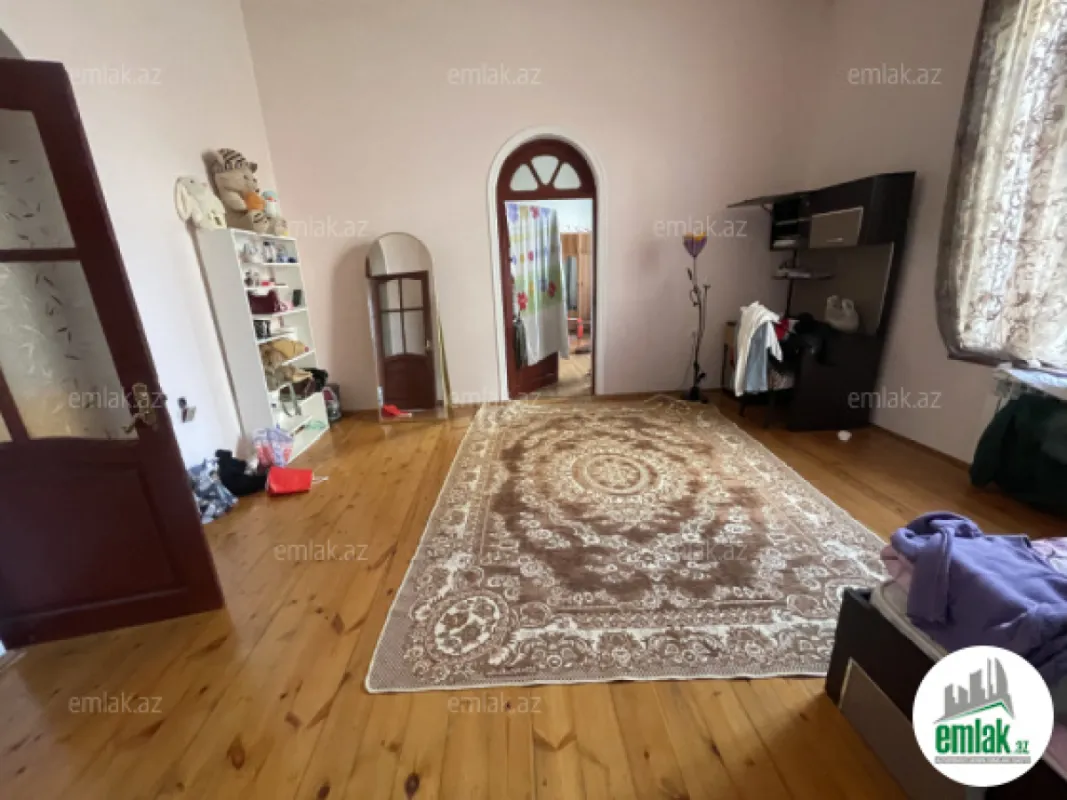 Satılır 8 otaqlı mənzil 420 m²