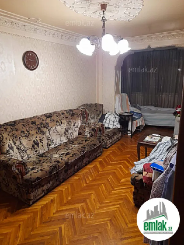 Satılır 2 otaqlı köhnə tikili 52 m²