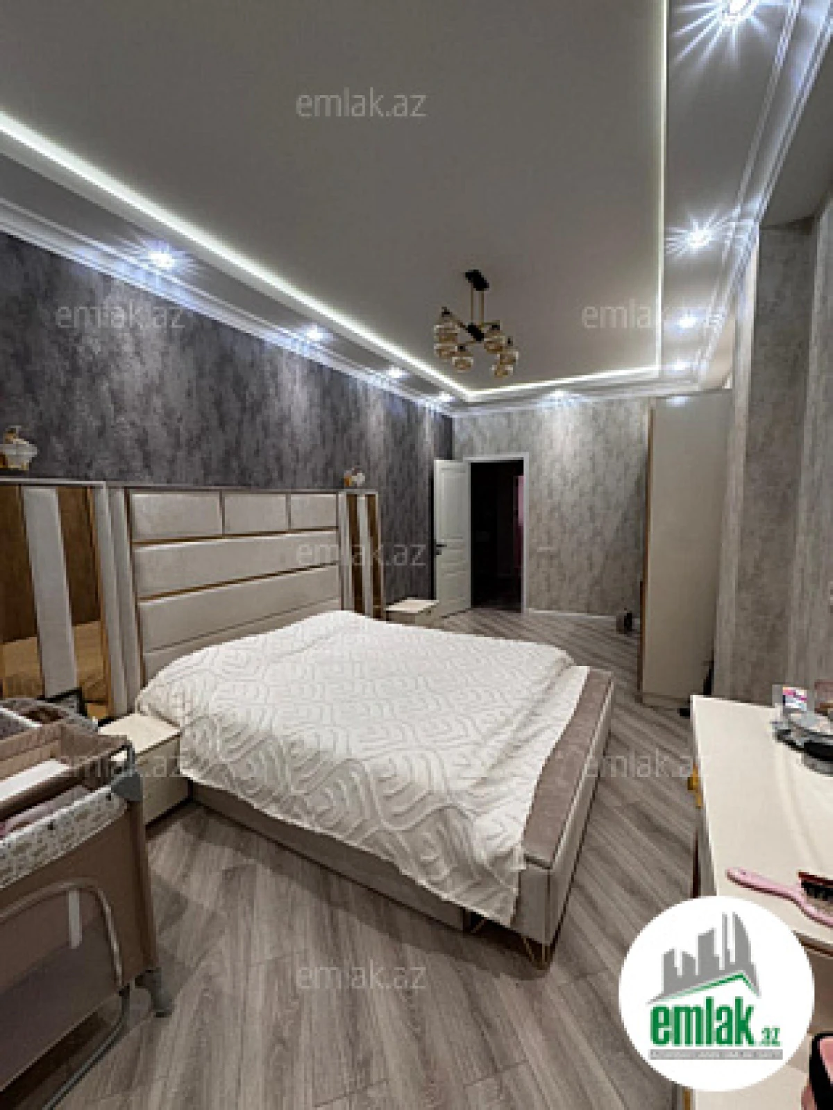 Satılır 3 otaqlı yeni tikili 130 m²