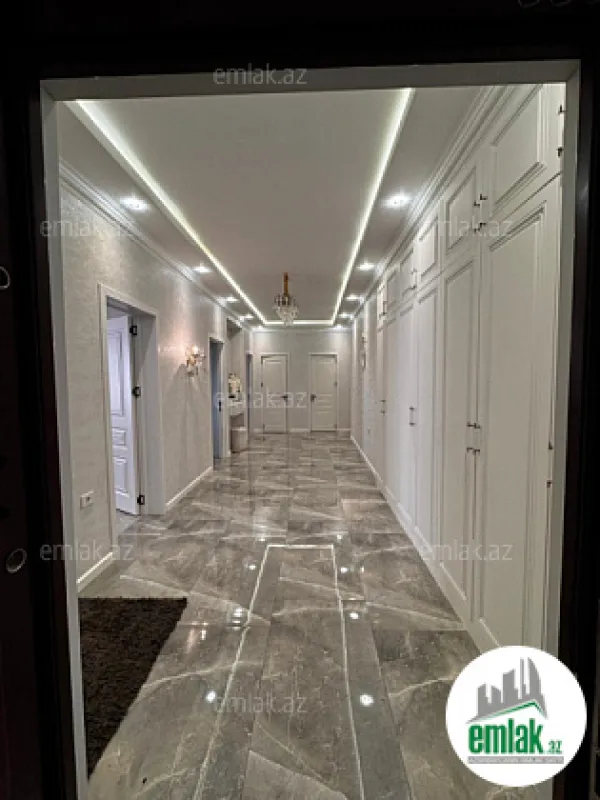 Satılır 3 otaqlı yeni tikili 130 m²