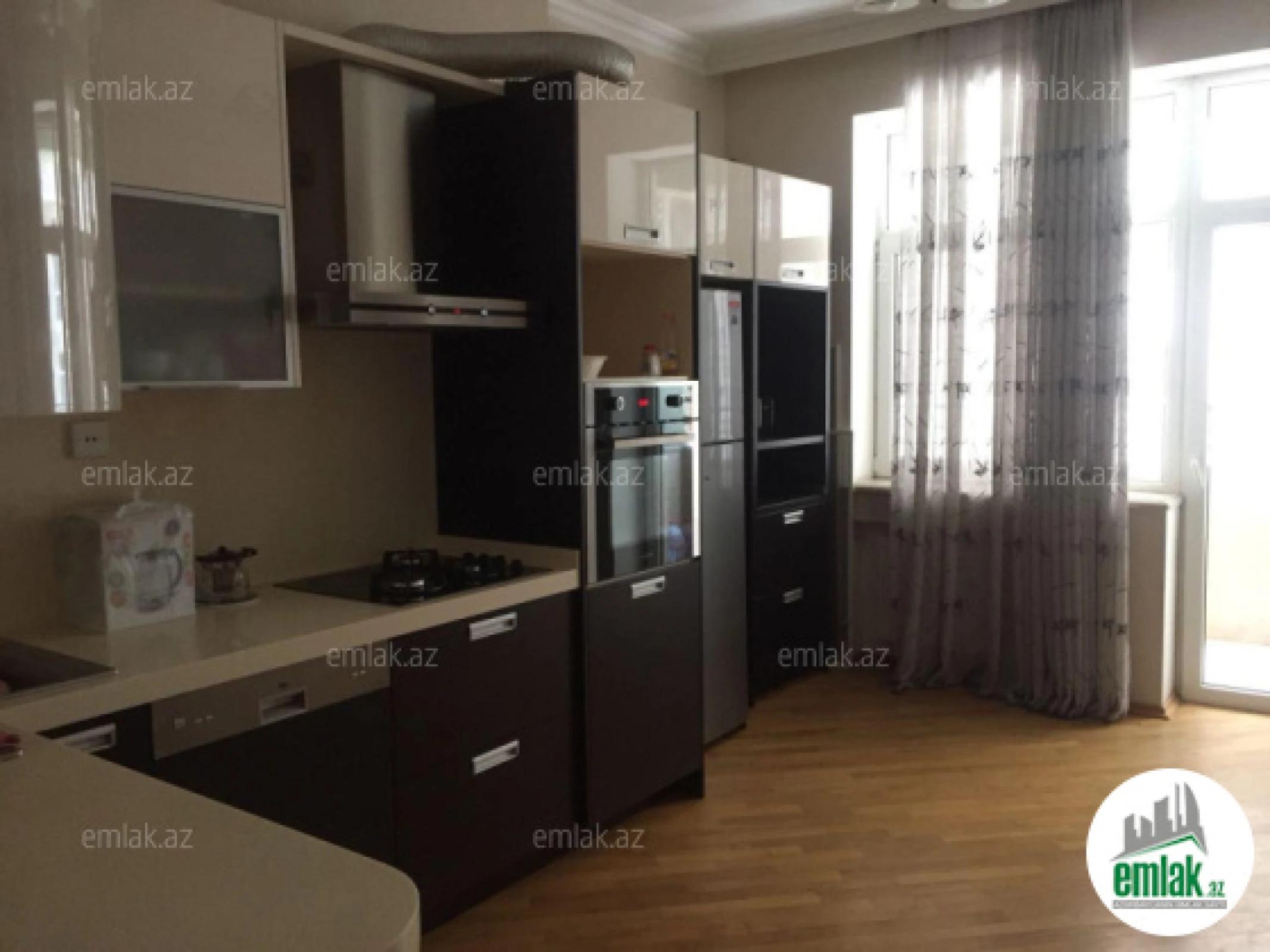 Satılır 3 otaqlı yeni tikili 130 m²