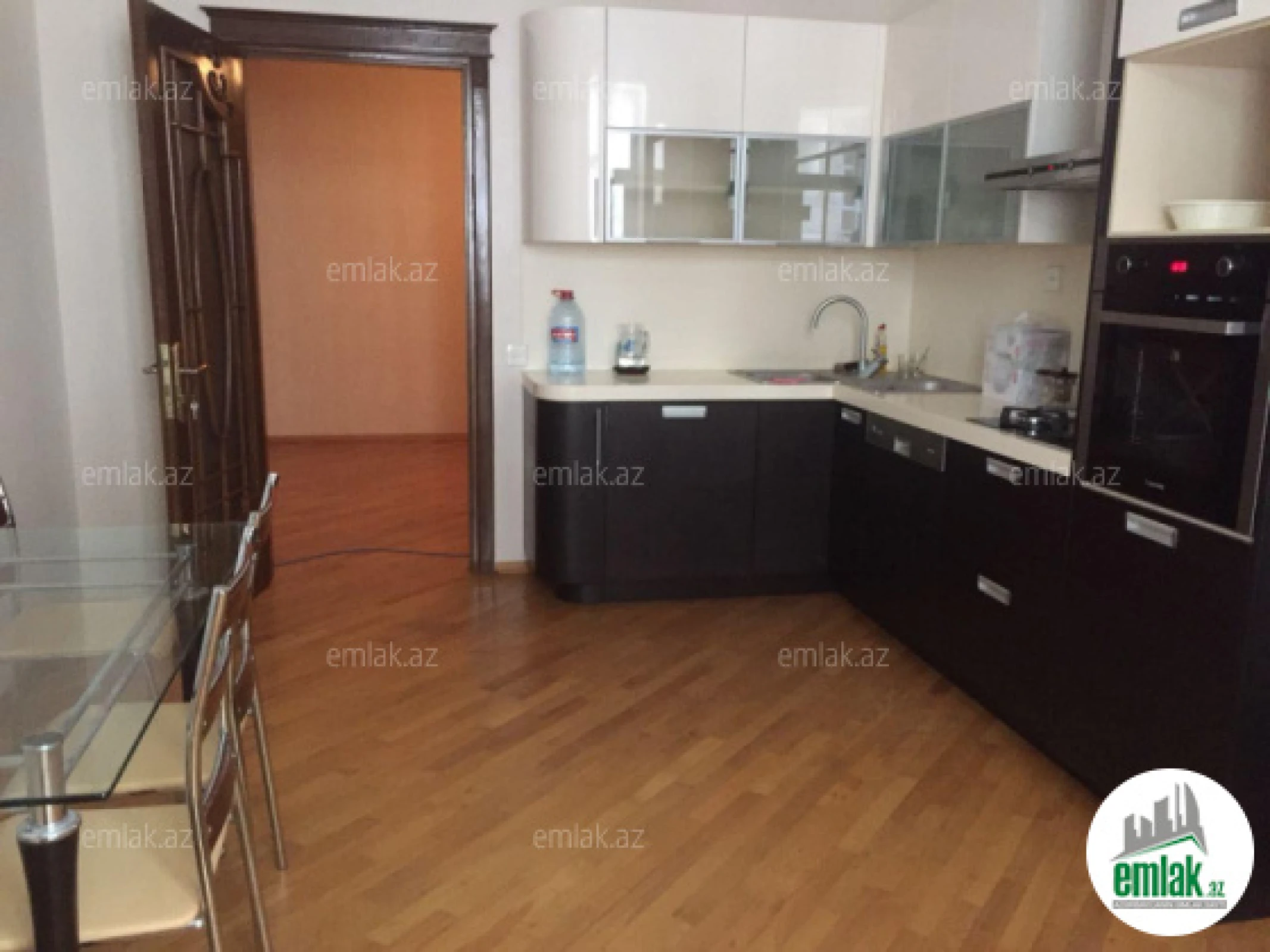 Satılır 3 otaqlı yeni tikili 130 m²