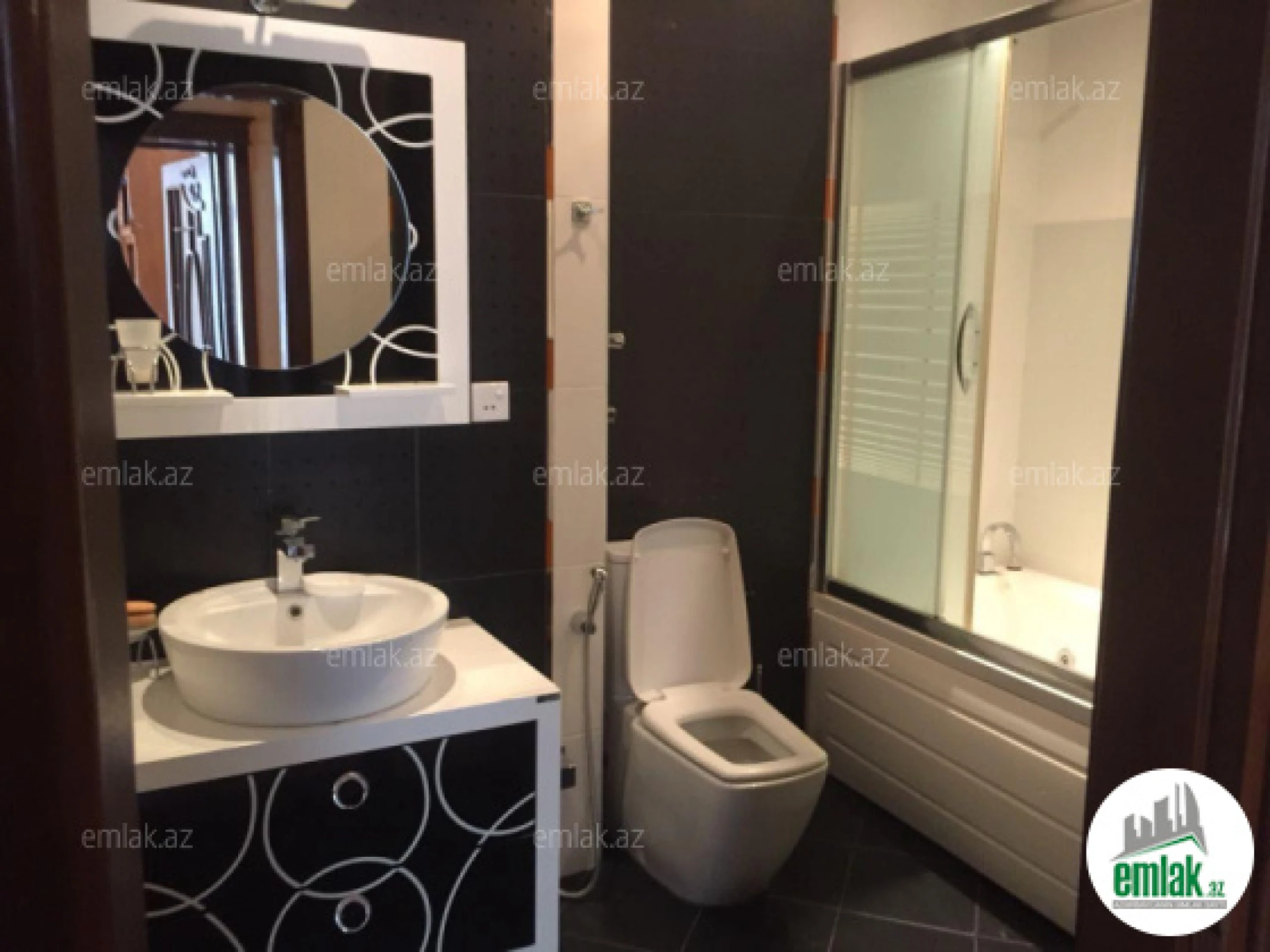 Satılır 3 otaqlı yeni tikili 130 m²