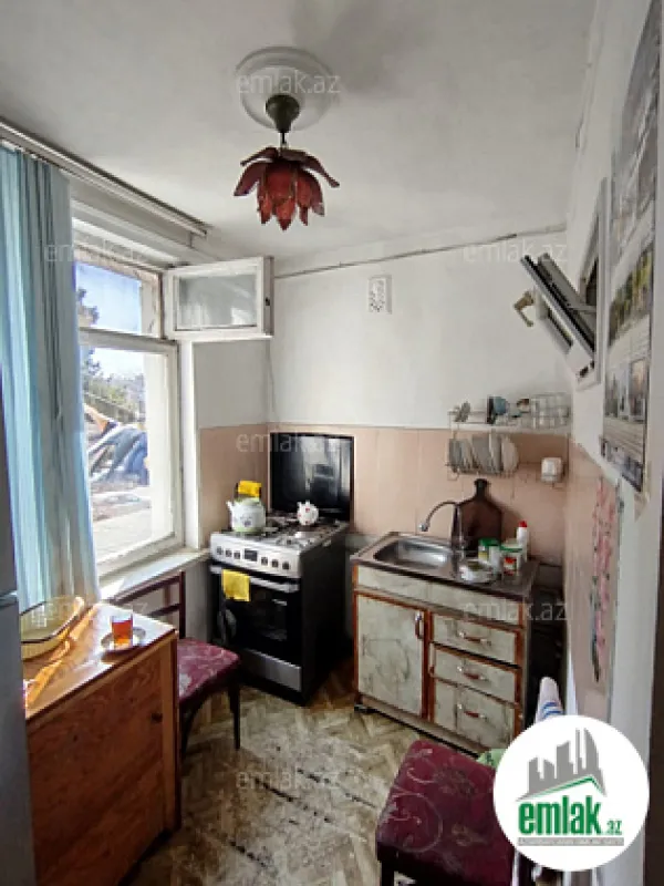 Satılır 2 otaqlı köhnə tikili 50 m²