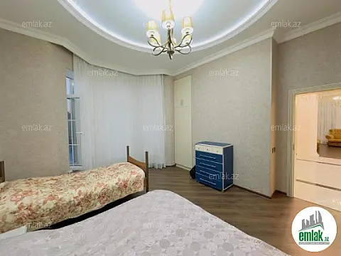 Satılır 5 otaqlı həyət evi 200 m²