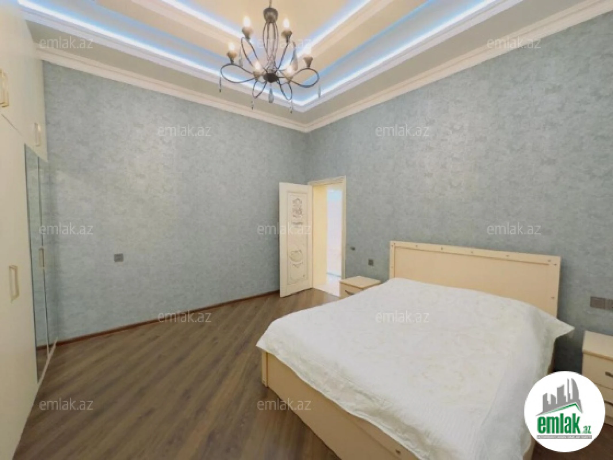 Satılır 5 otaqlı həyət evi 200 m²