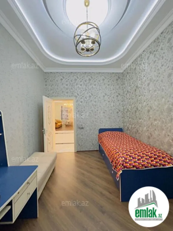 Satılır 5 otaqlı həyət evi 200 m²