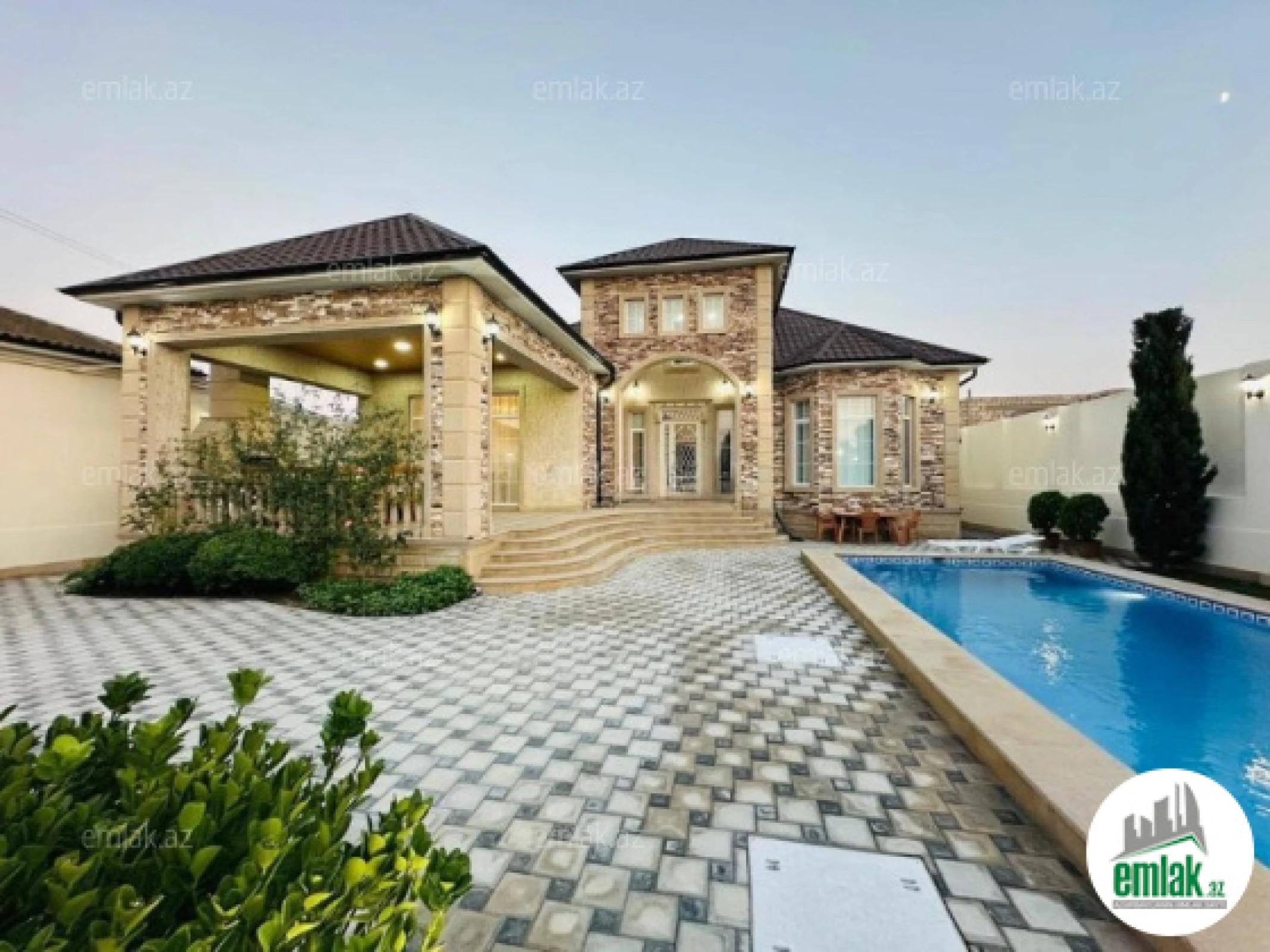 Satılır 5 otaqlı həyət evi 200 m²