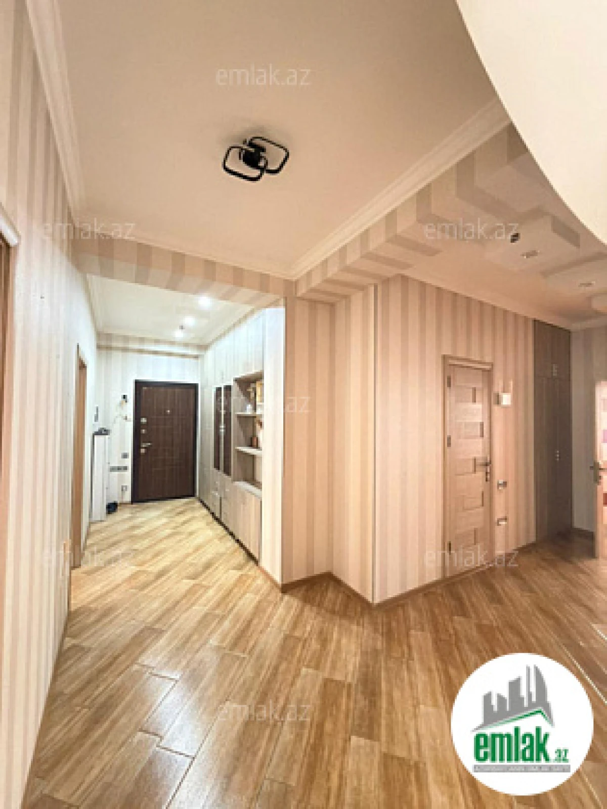 Satılır 4 otaqlı yeni tikili 135 m²