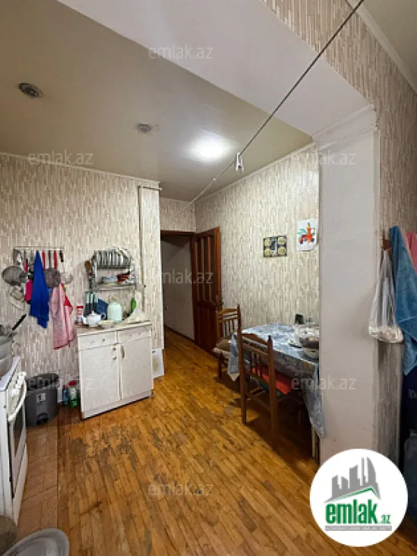 Satılır 2 otaqlı köhnə tikili 75 m²