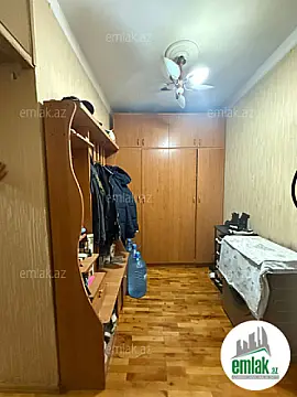 Satılır 2 otaqlı köhnə tikili 75 m²