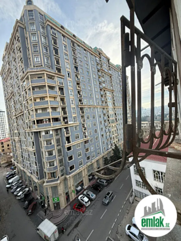 Satılır 2 otaqlı köhnə tikili 75 m²