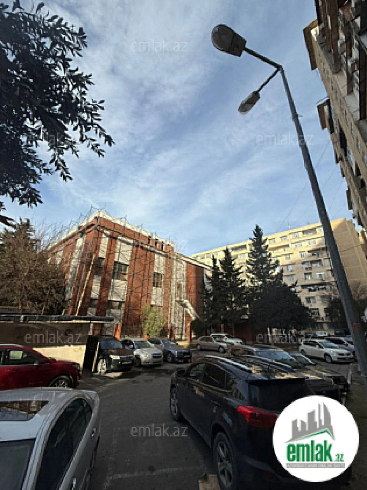 Satılır 2 otaqlı köhnə tikili 75 m²