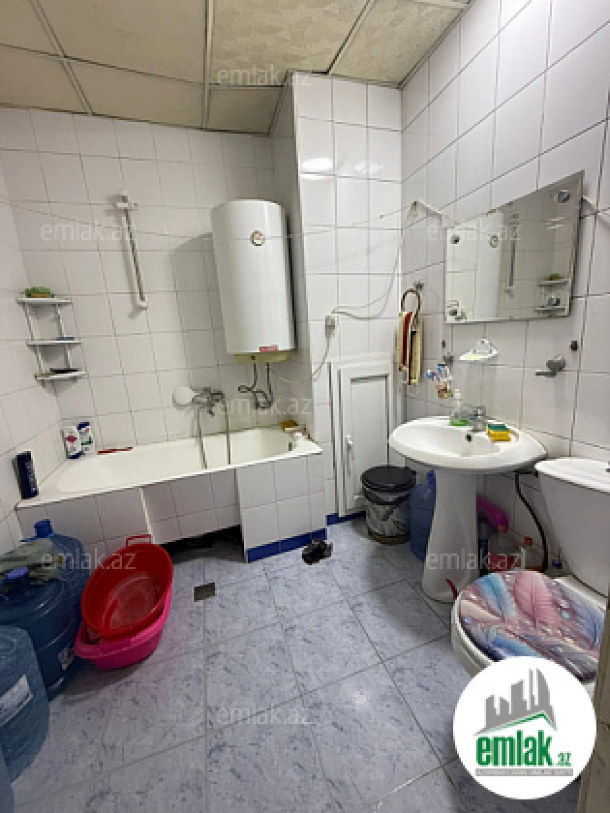 Satılır 2 otaqlı köhnə tikili 75 m²