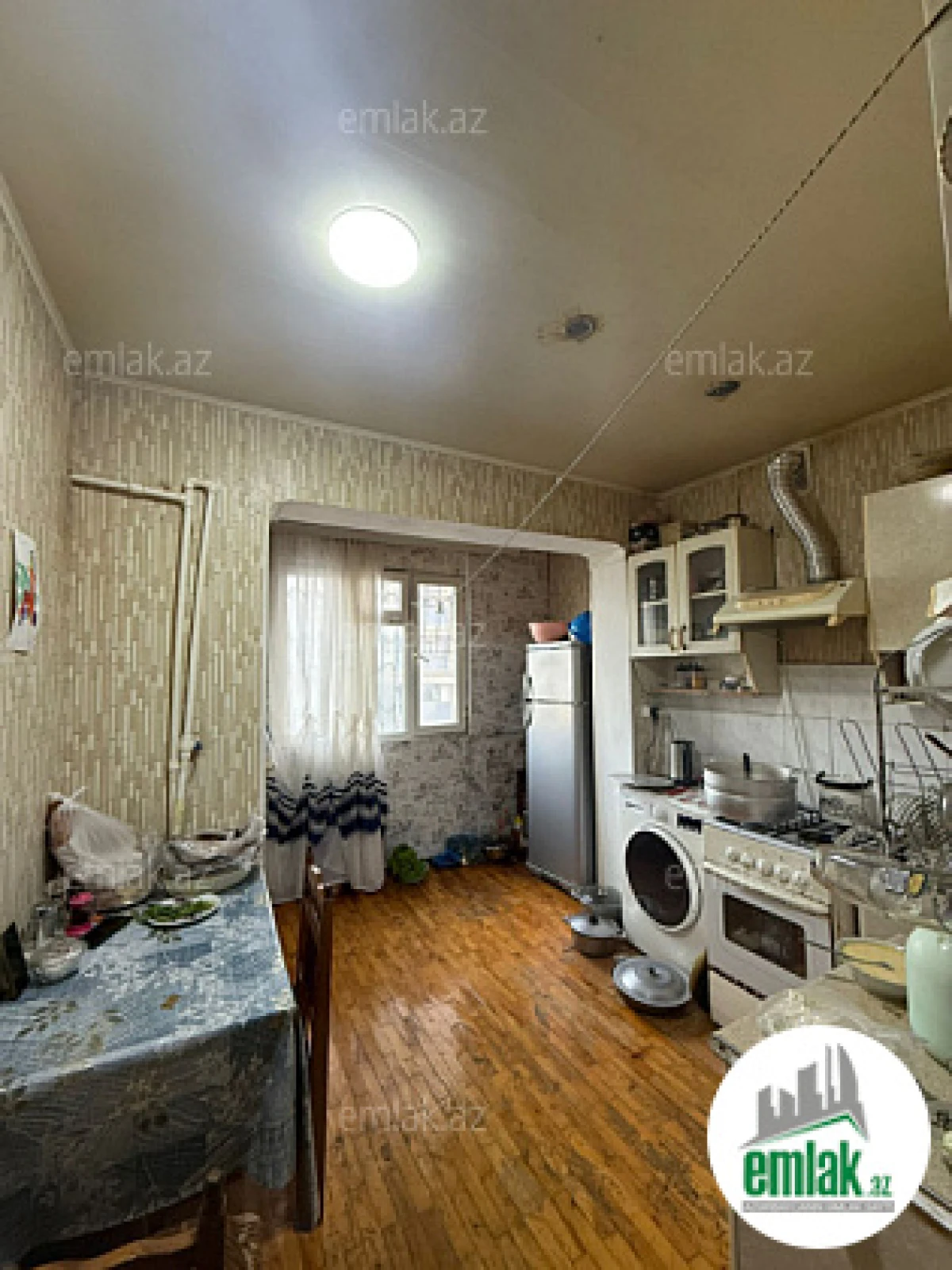 Satılır 2 otaqlı köhnə tikili 75 m²