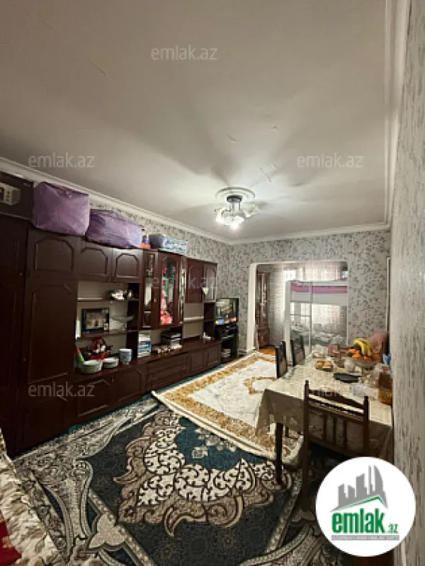 Satılır 2 otaqlı köhnə tikili 75 m²