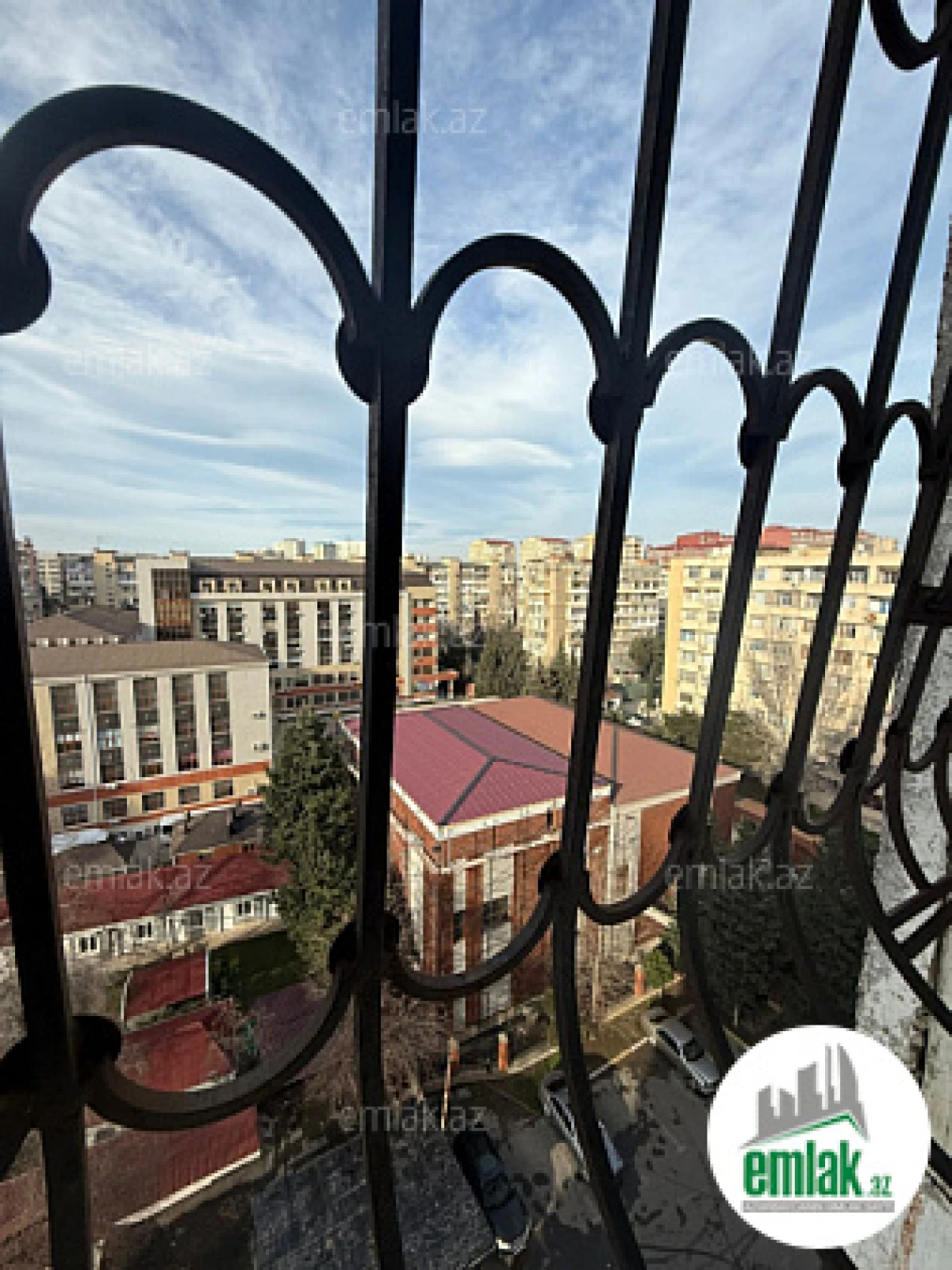 Satılır 2 otaqlı köhnə tikili 75 m²