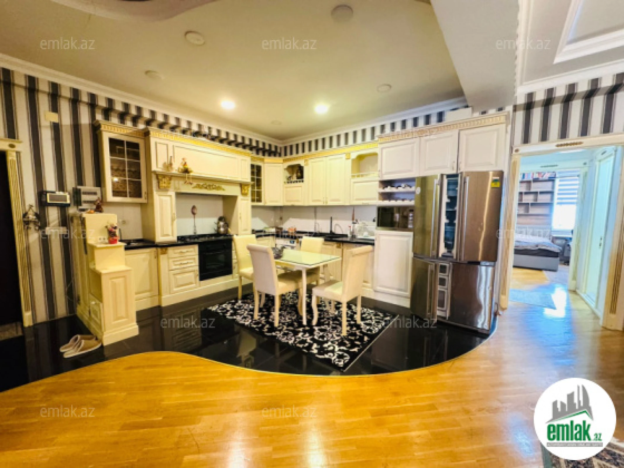 Satılır 4 otaqlı yeni tikili 140 m²