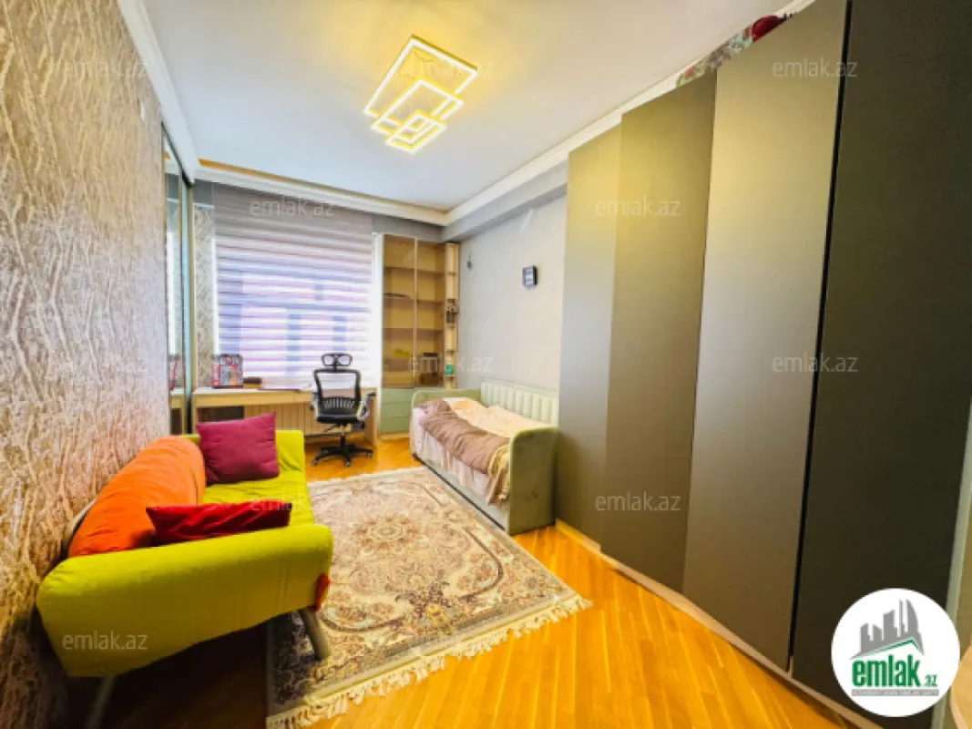 Satılır 4 otaqlı yeni tikili 140 m²