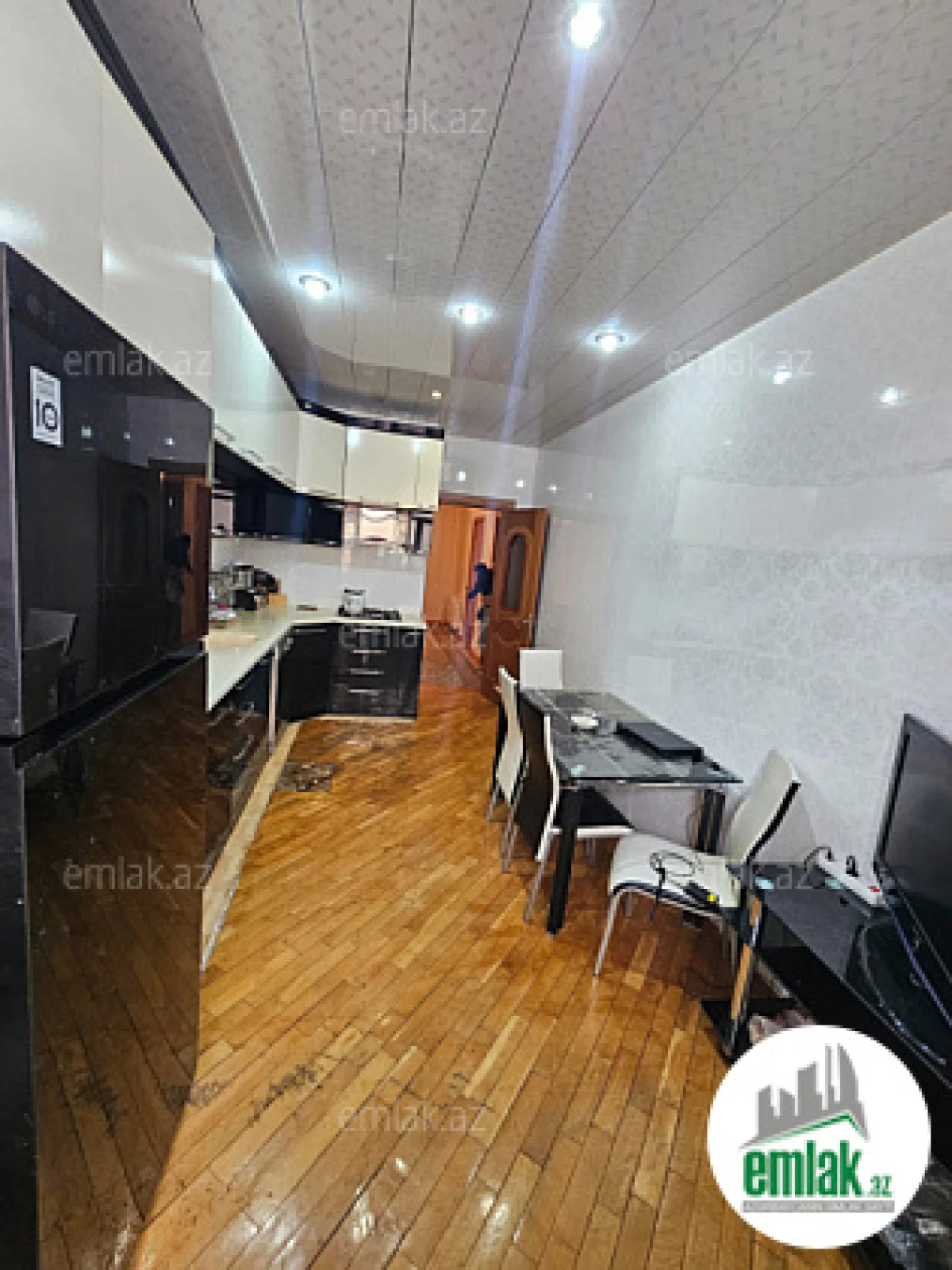 Satılır 3 otaqlı yeni tikili 145 m²