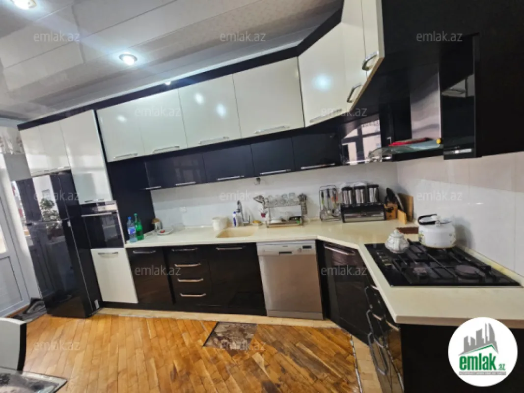 Satılır 3 otaqlı yeni tikili 145 m²