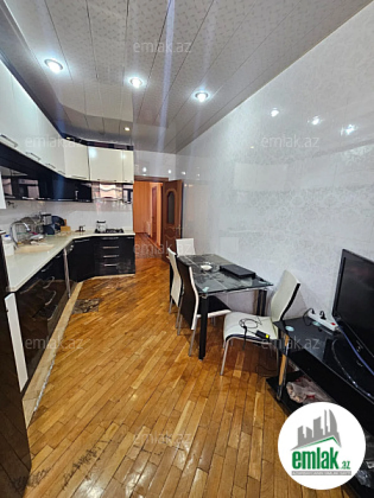 Satılır 3 otaqlı yeni tikili 145 m²