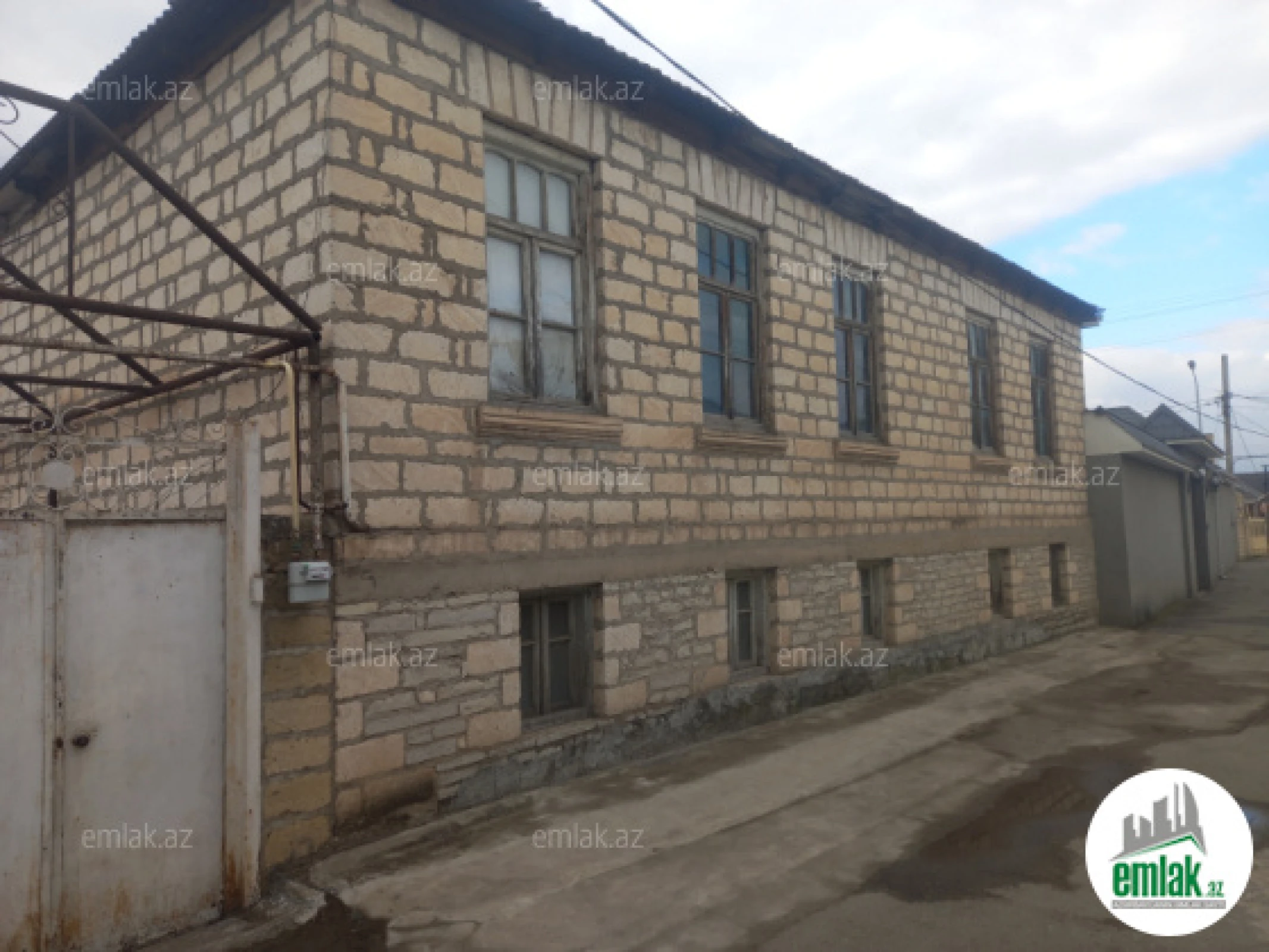 Satılır 8 otaqlı köhnə tikili 6 m²