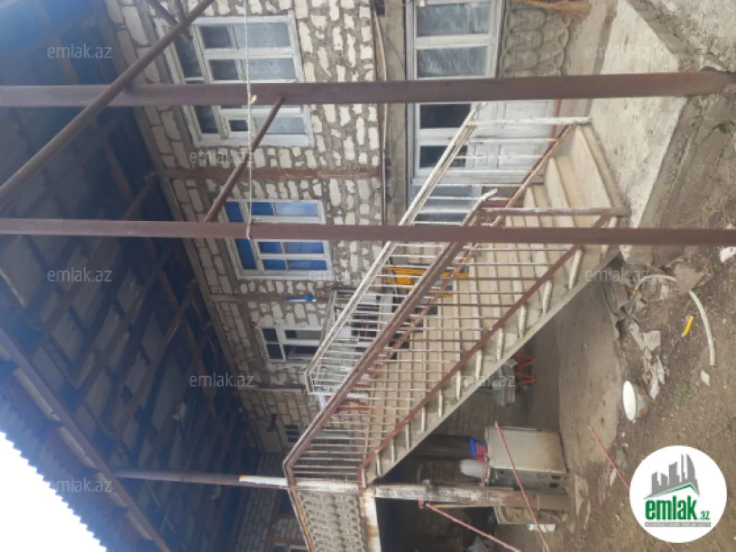 Satılır 8 otaqlı köhnə tikili 6 m²