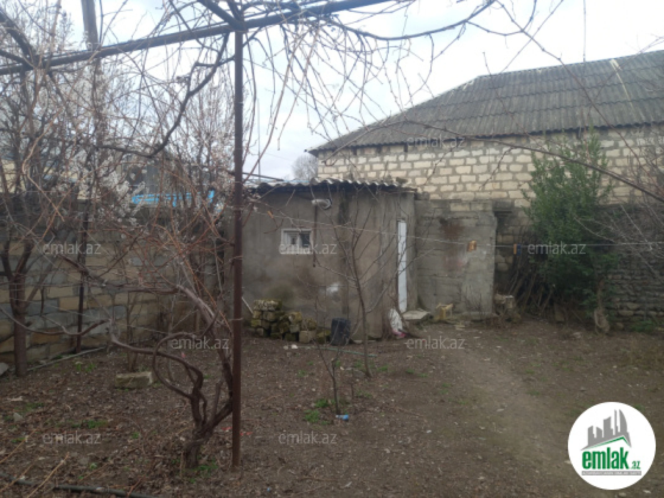 Satılır 8 otaqlı köhnə tikili 6 m²