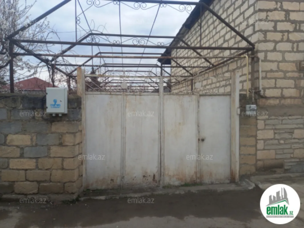 Satılır 8 otaqlı köhnə tikili 6 m²