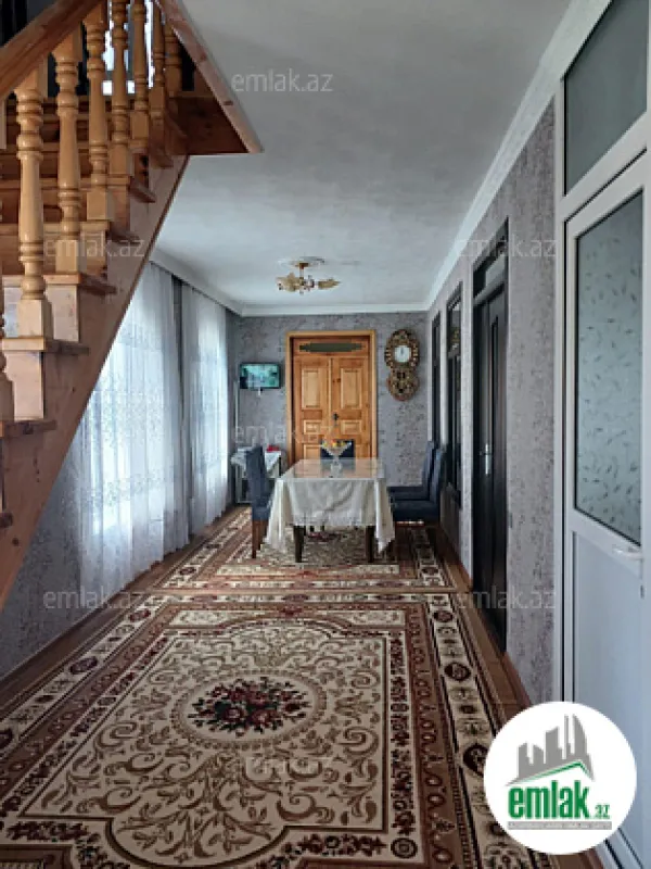 Satılır 5 otaqlı həyət evi 200 m²