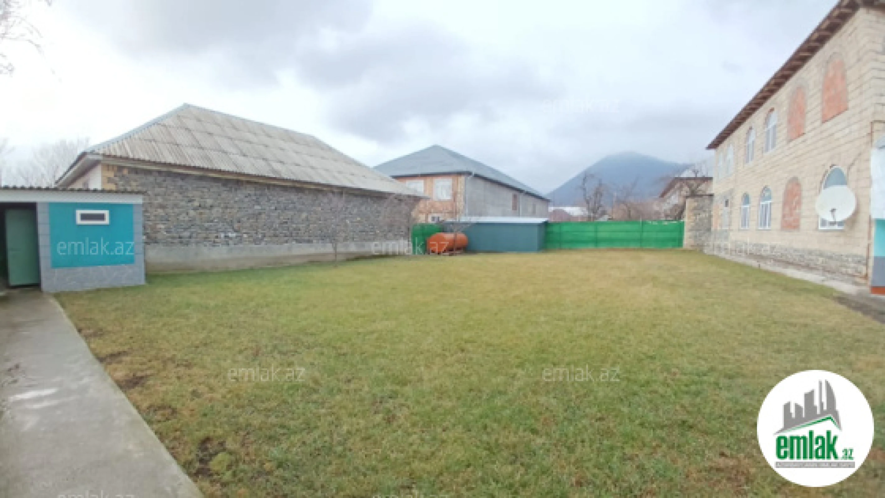 Satılır 5 otaqlı həyət evi 200 m²