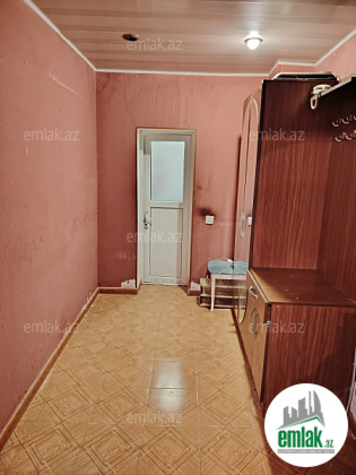 Satılır 1 otaqlı köhnə tikili 42 m²