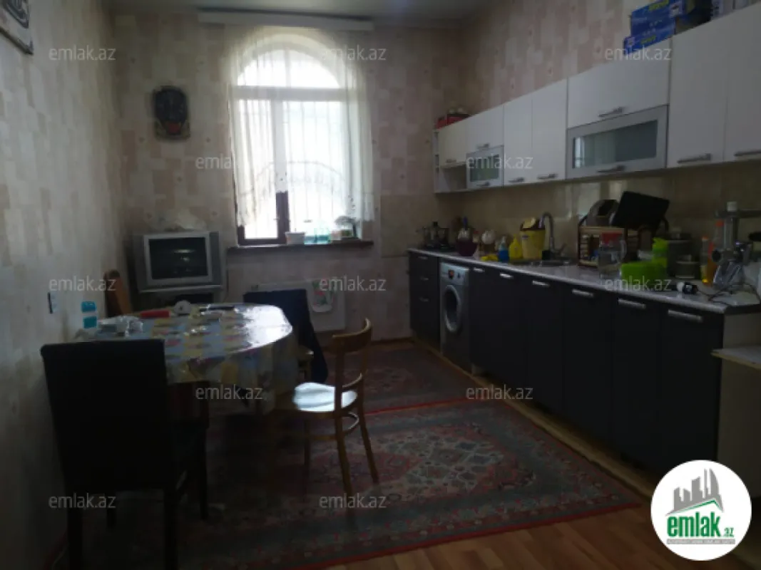 Satılır 7 otaqlı həyət evi 255 m²