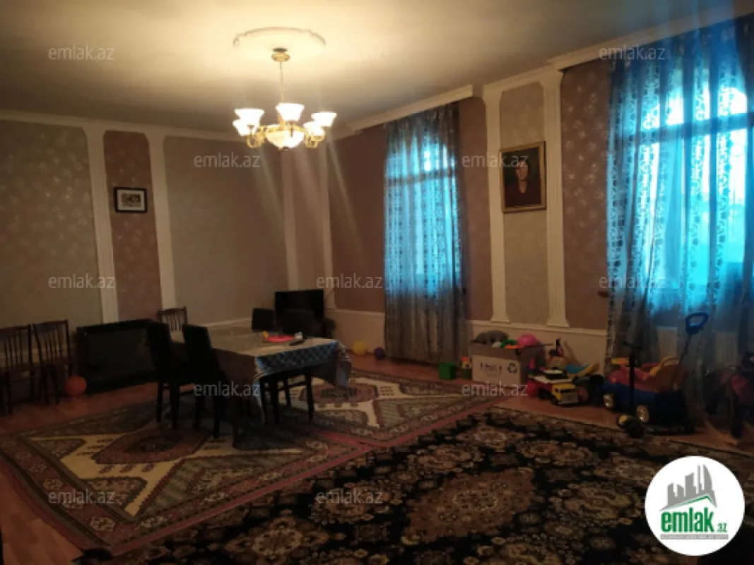 Satılır 7 otaqlı həyət evi 255 m²